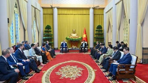 [En images] Le président Luong Cuong reçoit le gouverneur de la province de Kalouga