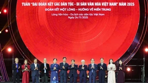 [En images] Le Premier ministre assiste à la Semaine “Grande union nationale – Patrimoine culturel du Vietnam” 2025