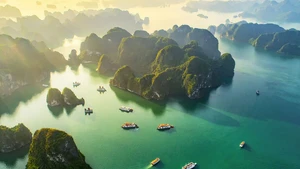 La baie de Ha Long a été reconnue à deux reprises par l'UNESCO comme site du patrimoine mondial naturel. Photo : NDEL.