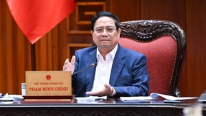 Le Premier ministre Pham Minh Chinh s'exprime lors de la séance de travail. Photo : NDEL.