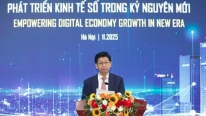 Pham Van Hoành, rédacteur en chef du journal Tai chinh – Dâu tu (Finance – Investment) lors de l’événement. Photo : Baodautu.