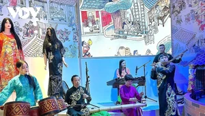 Spectacle de musique traditionnelle vietnamienne à l’Expo 2025. Photo : VOV.