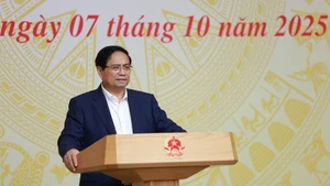Le Premier ministre Pham Minh Chinh préside la 16ᵉ réunion du Comité national de direction sur la lutte contre la pêche INN. Photo : VNA.