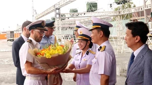 La frégate britannique HMS Richmond en visite d’amitié au Vietnam