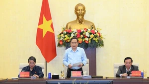 Tran Thanh Man, secrétaire du Comité du Parti de l’Assemblée nationale et président de l’Assemblée nationale, s'exprime lors de la réunion. Photo: Quochoi.