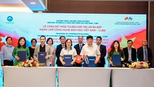 Cérémonie de lancement du réseau de biotechnologie Vietnam-Cuba. Photo : VnExpress.