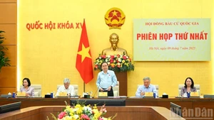 Le président de l'Assemblée nationale Tran Thanh Man à la première réunion du Conseil électoral national. Photo: Nhân Dân.