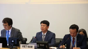 Le vice-ministre de la Justice, Nguyên Thanh Tinh (centre) lors de la session du Comité des droits de l'homme des Nations Unies, à Genève, en Suisse. Photo : VNA.