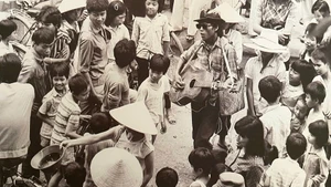 Hanoï des années 1980 : instants de vie et souvenirs de rue