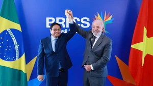 Le Premier ministre Pham Minh Chinh (à gauche) et le président brésilien Luiz Inacio Lula da Silva. Photo : VNA.
