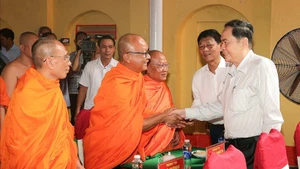 Le président de l'Assemblée nationale, Tran Thanh Man et les participants à la Fête de la grande union nationale à Can Tho. Photo : Quochoi.