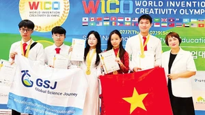 Le groupe d’élèves remporte la médaille d’or aux Olympiades mondiales de l’invention et de l’innovation, WICO 2025. Photo : NDEL.