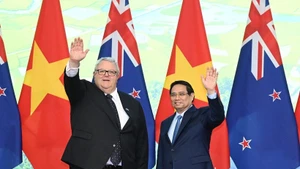 Le Premier ministre Pham Minh Chinh (droite) et le président de la Chambre des représentants de Nouvelle-Zélande, Gerry Brownlee. Photo : NDEL.