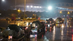 80e Fête nationale : les véhicules militaires se rassemblent au centre de Hanoï pendant la nuit pour la mission « A80 »