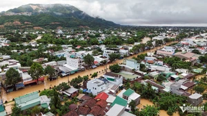 Inondations à Nha Trang : plusieurs quartiers submergés, la vie bouleversée dans toute la ville