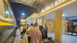 Jusqu’à fin juillet, le train international Vietnam – Chine a transporté près de 4.000 passagers. Photo : VNA.