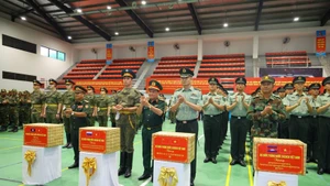 Le général de corps d’armée Hoang Xuan Chien, vice-ministre de la Défense, et près de 400 militaires venus de Chine, de Russie, du Laos et du Cambodge, participant au défilé militaire marquant le 80e anniversaire de la Révolution d’Août et de la Fête nationale du 2 septembre.