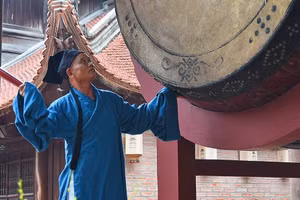 Le programme Nhat Trong (Un battement de tambour) vise également à célébrer le 950e anniversaire de la fondation du Quoc Tu Giam, considéré comme la première université du Vietnam (1076-2026). Photo: VOV