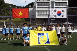 Le 1er Tournoi de futsal des entreprises de Busan 2026 est une activité significative à l’occasion du 81e anniversaire de la Fête nationale du Vietnam, le 2 septembre. Photo : VKBIA.