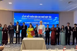 Signature de protocoles d’accord de coopération entre des entreprises russes et vietnamiennes. Photo : VNA.