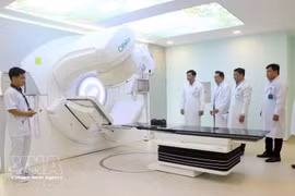 L'énergie atomique est largement appliquée dans le domaine médical, principalement à travers la médecine nucléaire et la radiothérapie. Photo : VNA.