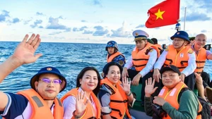 Un voyage chargé de sens et d’émotion de 100 journalistes à l’archipel de Truong Sa