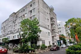 Le projet de logements sociaux de la rue Phan Ba Vanh, dans le quartier Tran Hung Dao, province de Hung Yen, est investi par la Société par actions d'investissement et de commerce 379. Photo : VNA.