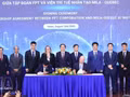 Signature de l'accord de coopération stratégique pour la prochaine phase entre le groupe FPT et Mila. Photo : VNA. 