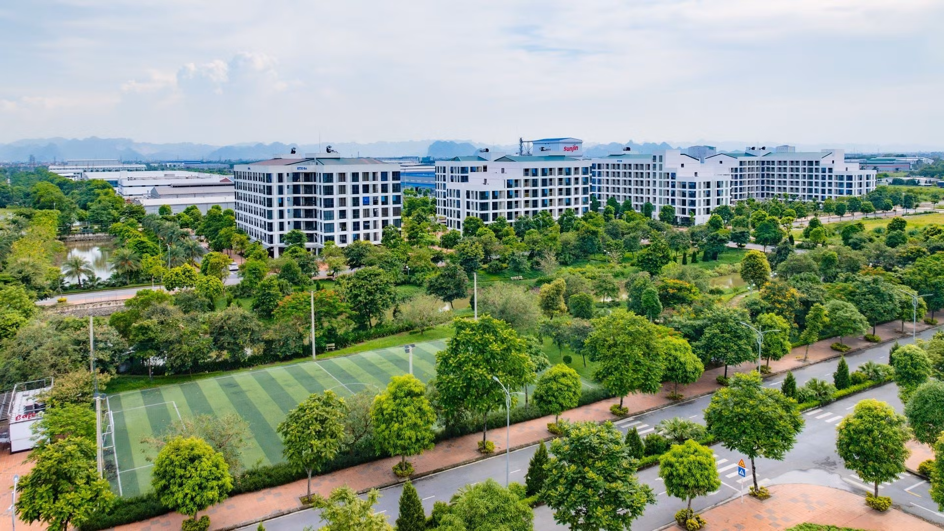 Il n’est pas nécessaire que tous les ouvrages atteignent d’emblée les normes "vertes intégrales", l’essentiel étant de susciter une évolution des mentalités et des actions en faveur des technologies écologiques dans ce secteur. Photo : NDEL.