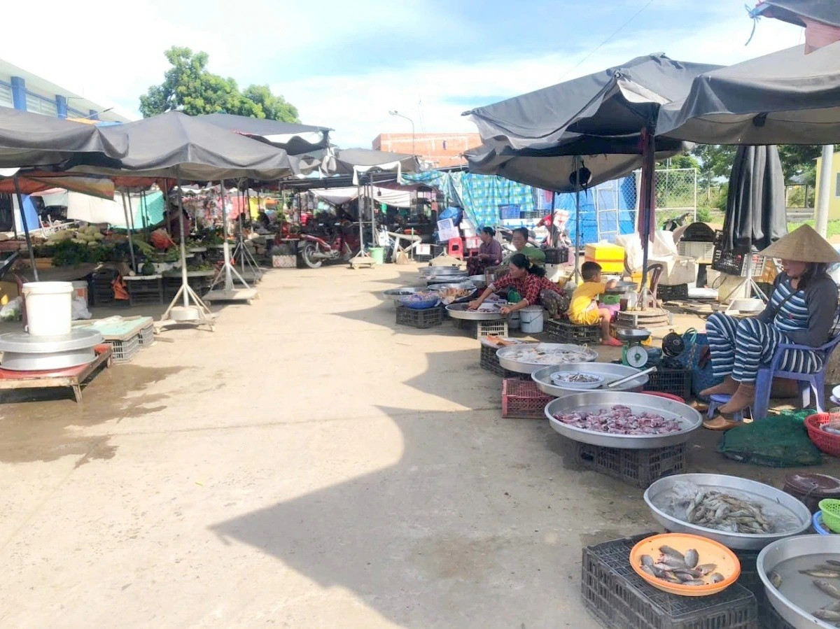Au marché frontalier de Thuong Phuoc 6-11zon.jpg