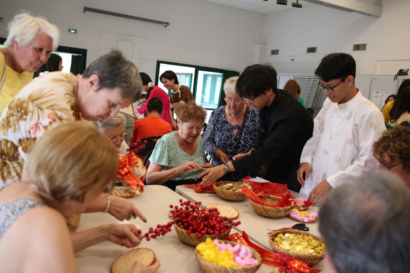 Les activités de découverte des villages d’artisanat attirent une grande attention. 18.jpg