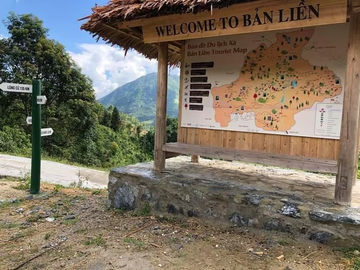Depuis la commune de Ban Lien, il est possible de rejoindre plusieurs sites touristiques réputés tels que Ta Cu Ty, Xin Man, San Chu Van, Nghia Do, Bac Quang ou Nam Khanh. Photo : VNA.