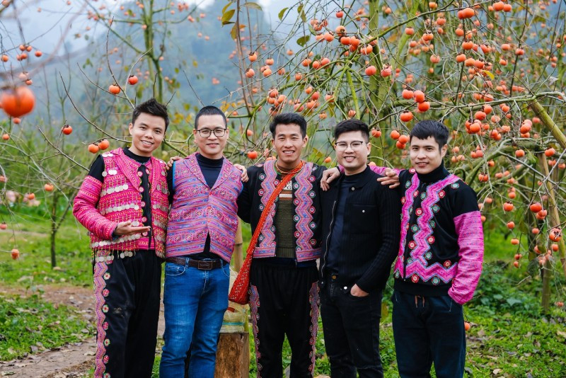 Giàng A La et ses amis. h2.jpg