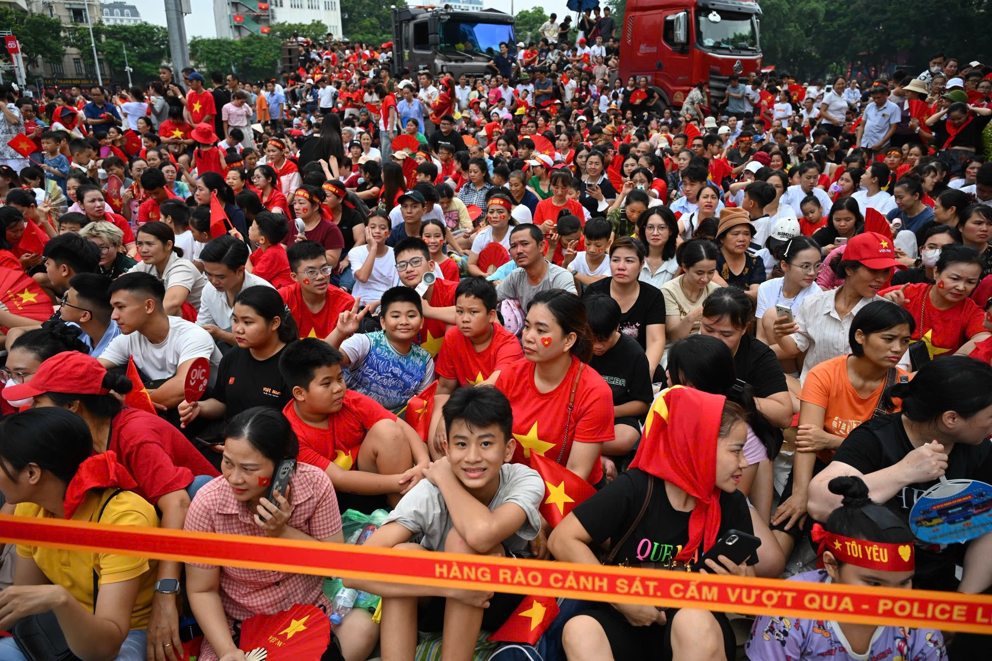 Les enfants enthousiastes à l’approche de la grande fête de la nation b2.jpg