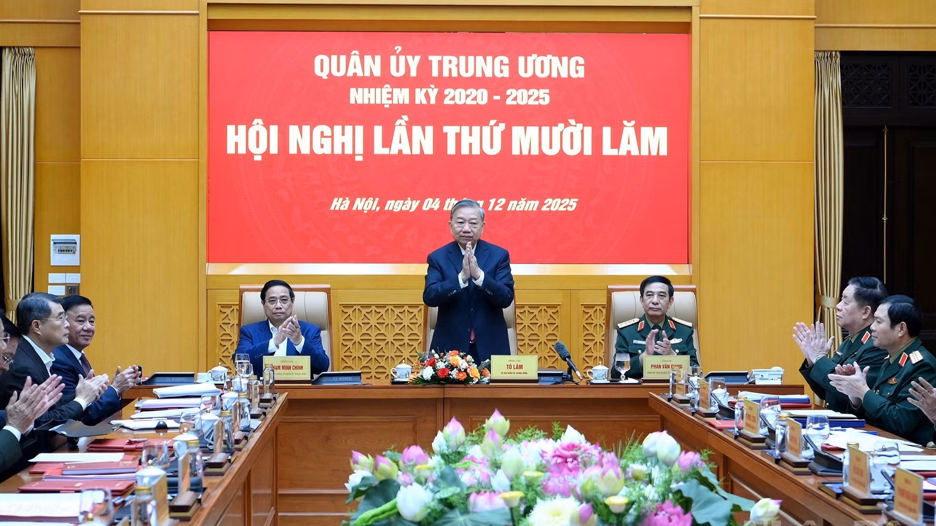 Le secrétaire général Tô Lâm, également secrétaire de la Commission militaire centrale a présidé la 15e réunion de la Commission militaire centrale.