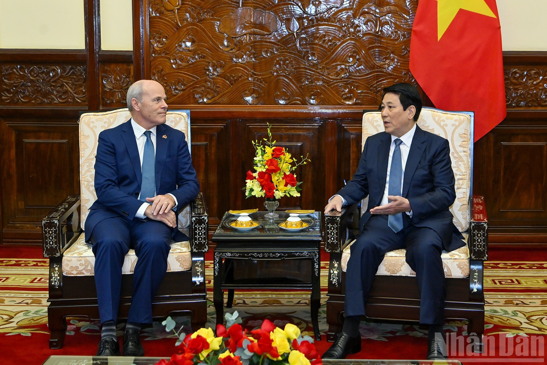 Le président Luong Cuong ong reçoit l’ambassadeur du Canada, James Nickel. 7.jpg