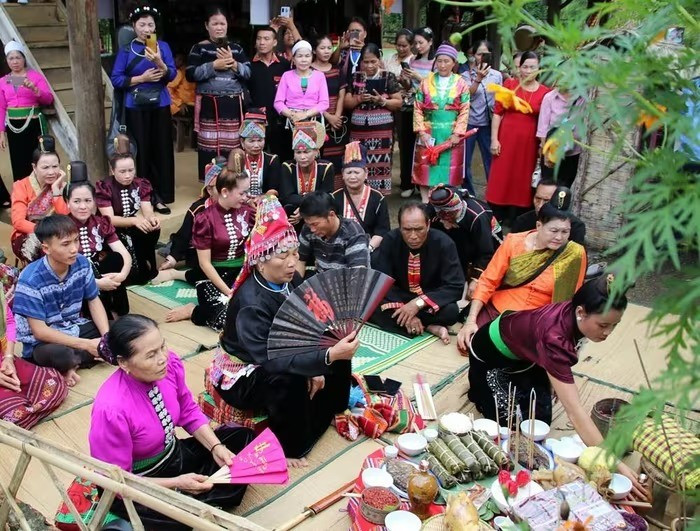 Rituel agricole à forte dimension spirituelle, la fête du riz nouveau incarne des valeurs profondes, liées à la vie matérielle, spirituelle et sociale des Thai. Photo : vanhoa.vn