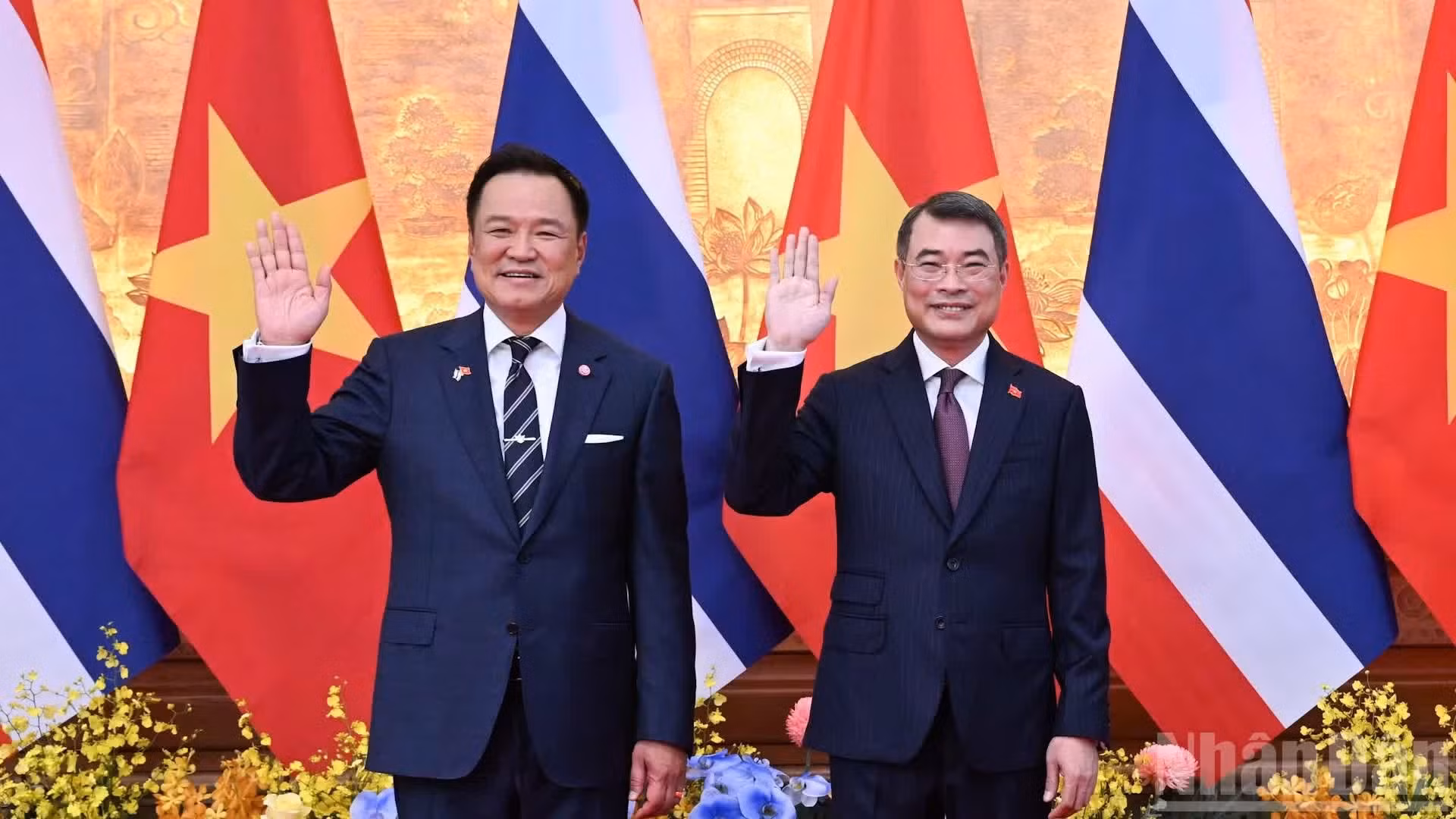 Le Premier ministre Le Minh Hung et le Premier ministre thaïlandais, Anutin Charnvirakul 