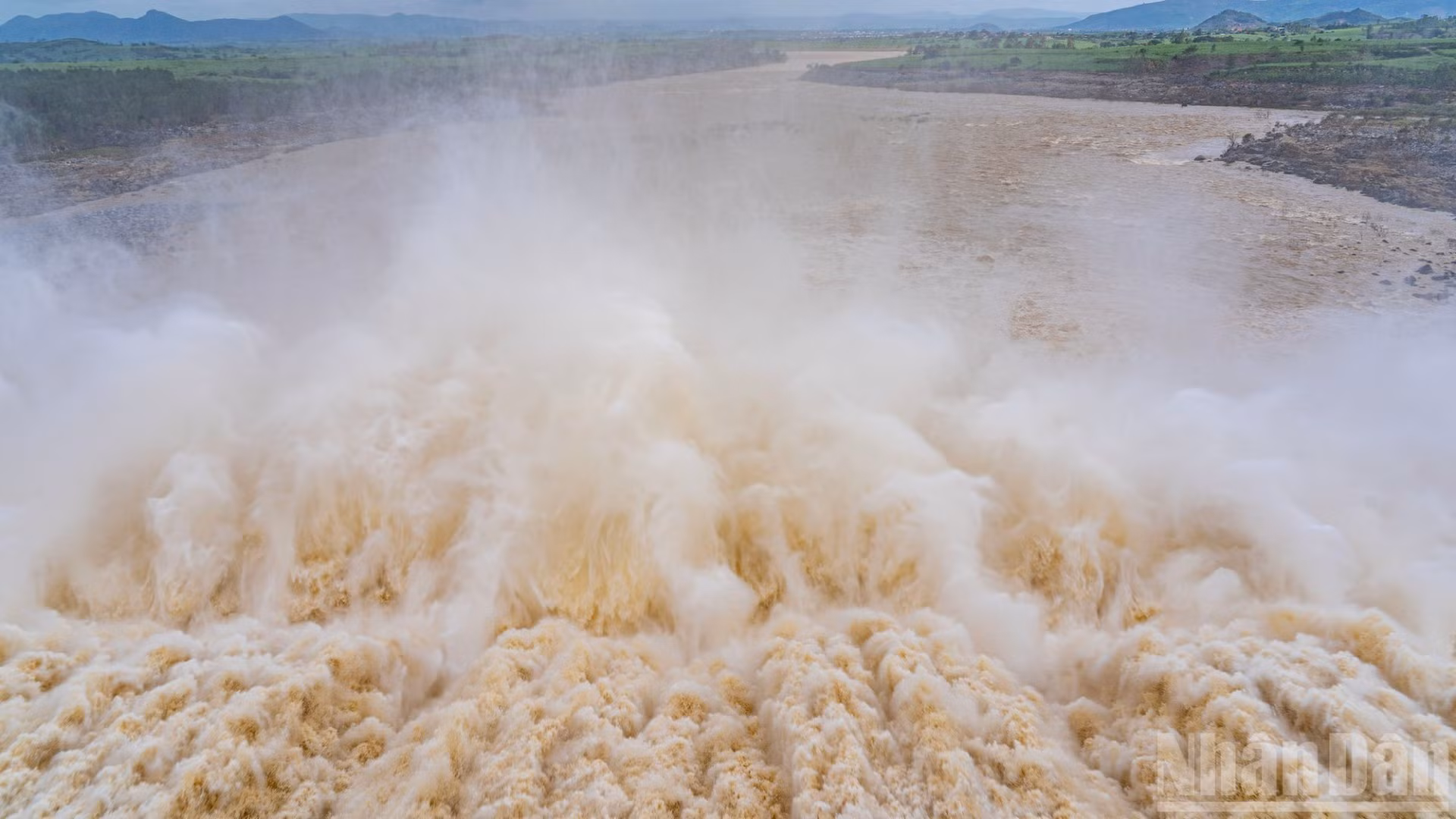 Selon le représentant de la centrale hydroélectrique, le 25 novembre, le débit d’extraction est maintenu sous le seuil de 2 000 m³/s.