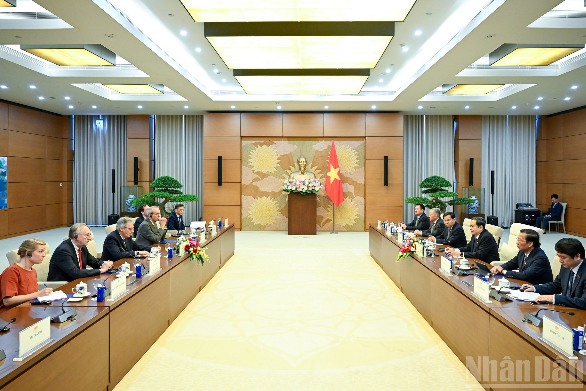 Vue générale de la rencontre à la Maison de l’Assemblée nationale. (Photo : Duy Linh) 10.jpg