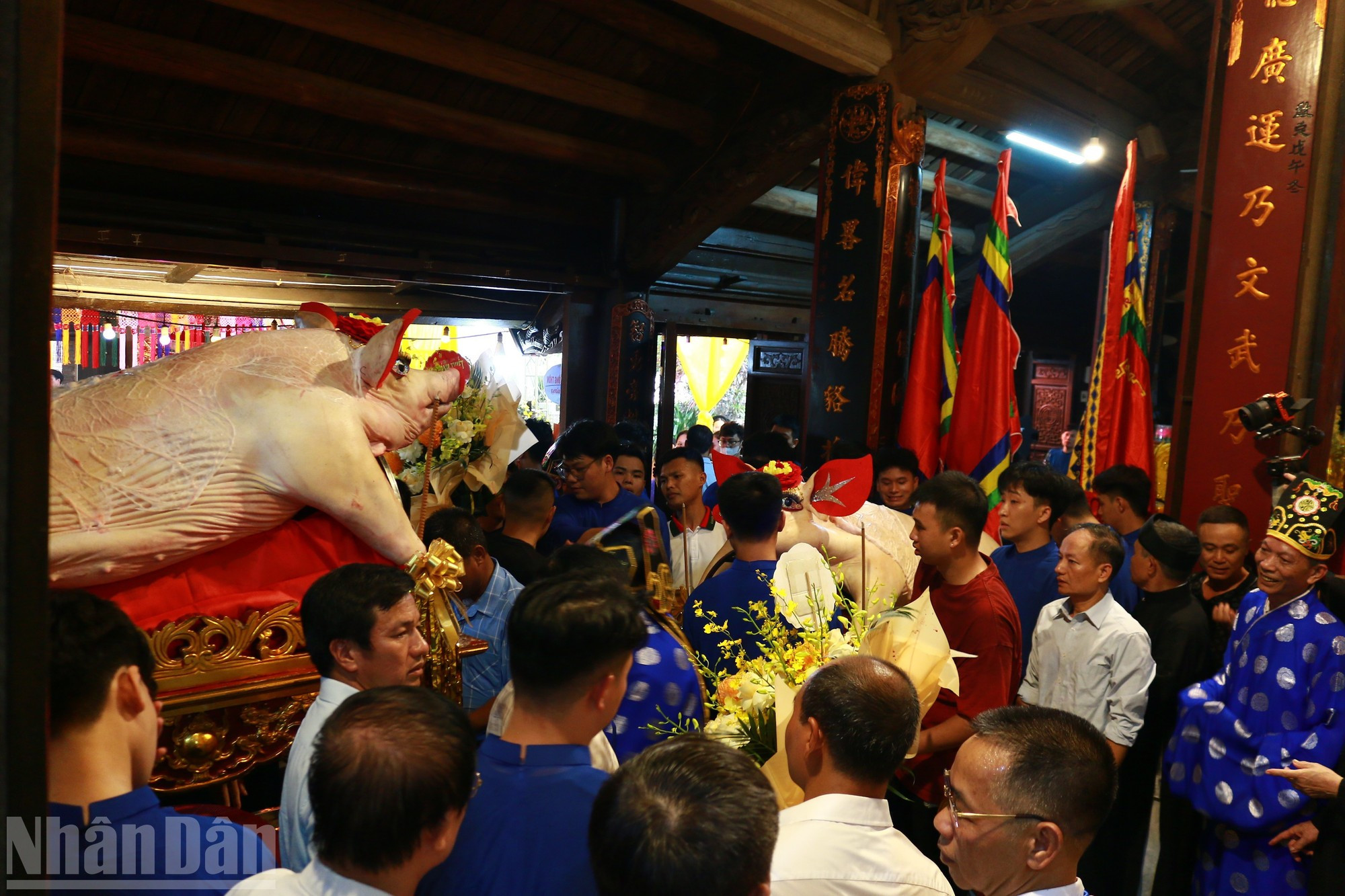 Offrande au saint protecteur du village. 4-3396.jpg