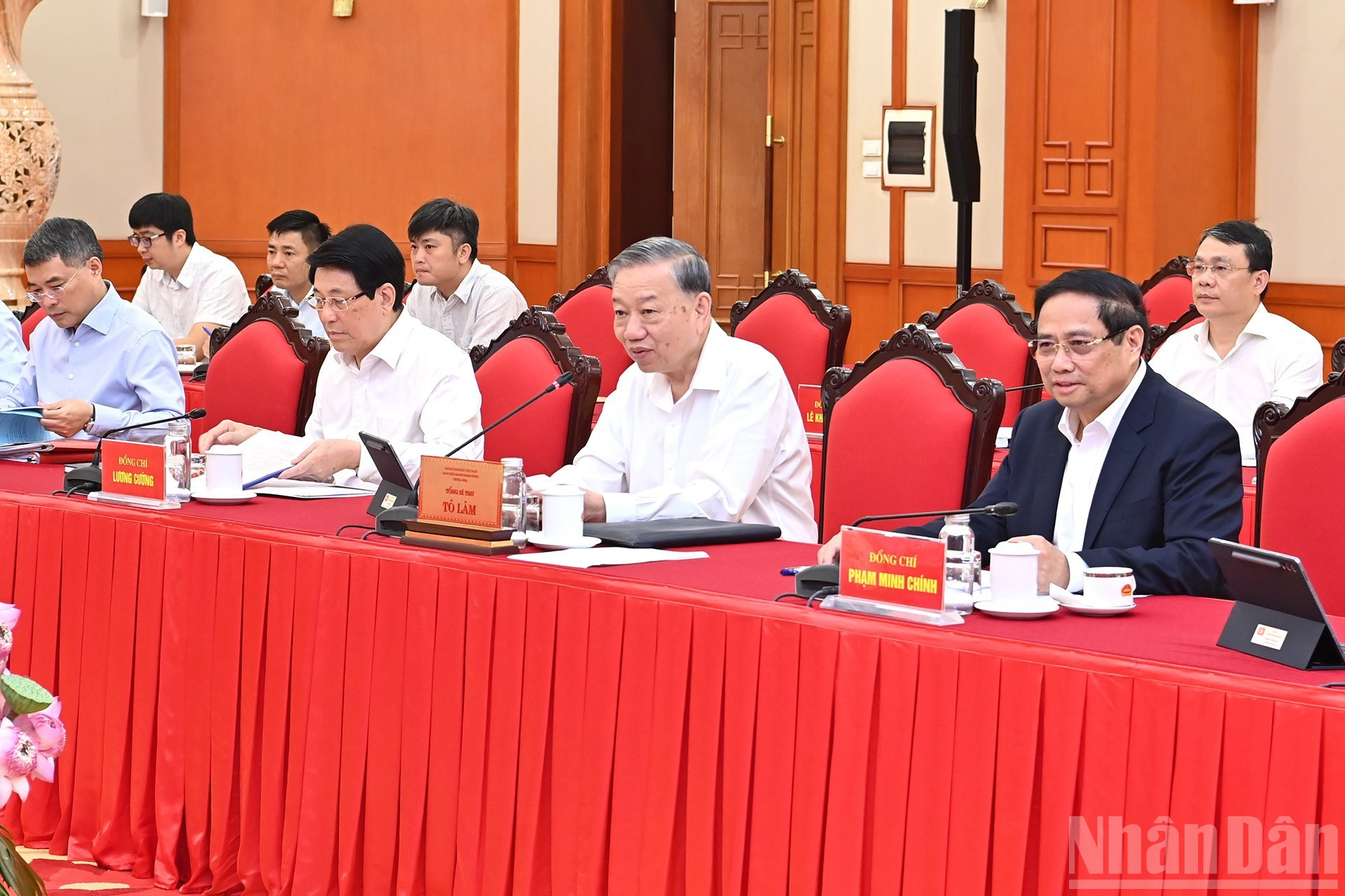 Le secrétaire général du Parti communiste du Vietnam (PCV) To Lam prononce une allocution lors de la séance de travail avec le Comité permanent du Parti de l’Assemblée nationale. a3.jpg