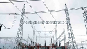 Le Vietnam souhaite développer un réseau électrique national moderne et synchronisé. Photo : VNA