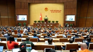 Vue d’ensemble de la 10ᵉ session de la XVe législature de l’Assemblée nationale. Photo : quochoi.vn 