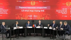 Lors de la cérémonie d’ouverture du Forum scientifique et éducatif intitulé « Russie – Vietnam : 75 ans de coopération », le 11 décembre à Moscou. Photo : NDEL.