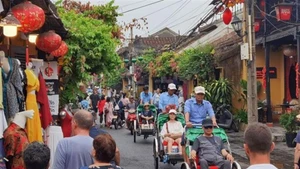 Hôi An reste une destination très prisée des touristes vietnamiens et étrangers. Photo : VNA.