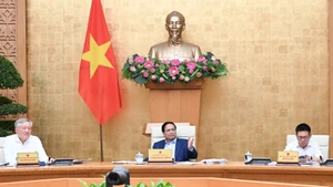 Le PM Pham Minh Chinh (au milieu) lors de la réunion du gouvernement le 5 octobre. Photo : Thanh Hai/NDEL