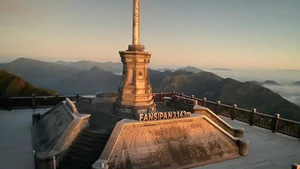 En hiver, le mont Fansipan accueille de nombreux touristes curieux de voir la neige dans un pays tropical. Photo : Sun World Fansipan Legen.