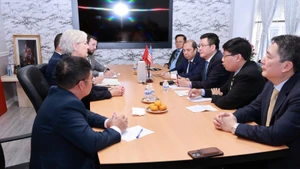 Séance de travail entre le ministre vietnamien de l'Industrie et du Commerce, Nguyen Hong Dien, et le groupe Nike. Photo : baodautu.vn