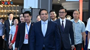 Le Premier ministre vietnamien Pham Minh Chinh au Dialogue de haut niveau du Forum de l’économie privée du Vietnam 2025. Photo : VOV. 